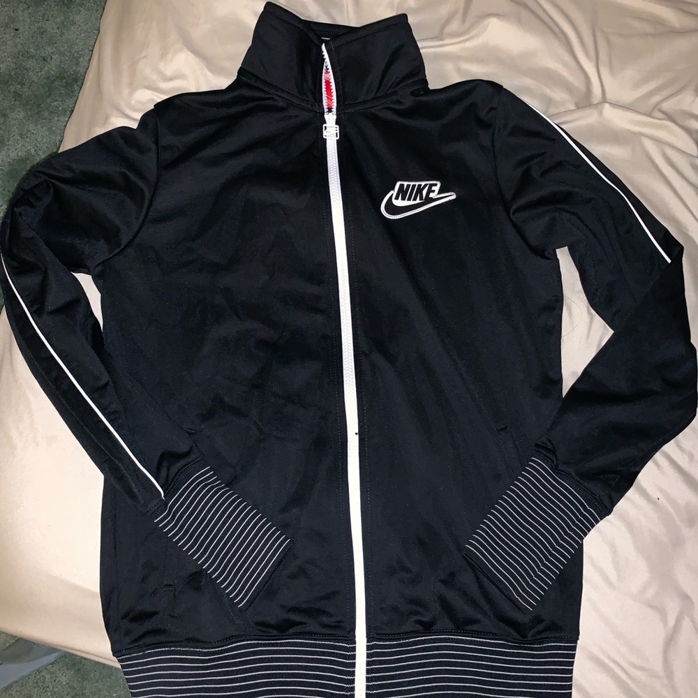 BLACK NIKE JACKET